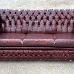 Free Delivery ✨🛋️ Vintage MCM Oxblood Leather Chesterfield Sofa 