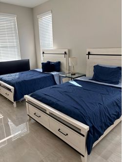 2 Queen Size Beds