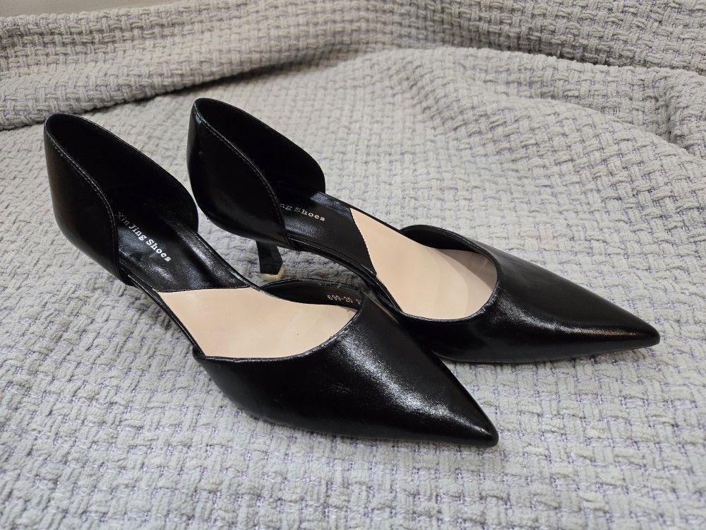 Black Pointer Toe Kitten Heel Sin Jing Shoes for Women (Size 37) Heels size 1/2