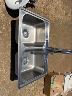 New 33" x 22" Stainless Steel Double Bowl Sink with Pull Down Faucet