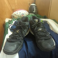 Kyrie Irving 5 black metallic gold/us size 12