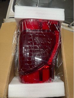 Passenger side f350 f450 tail light