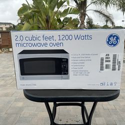 LIKE NEW-1200 Watt GE Microwave