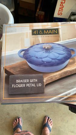 Cast Iron Braised With Flower Petal Lid