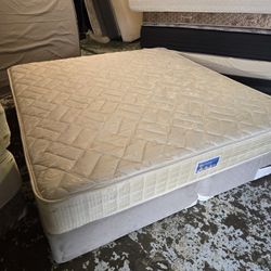 King Size Mattress And Boxsprings 