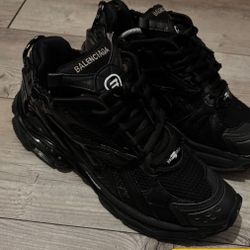 black balenciaga runners