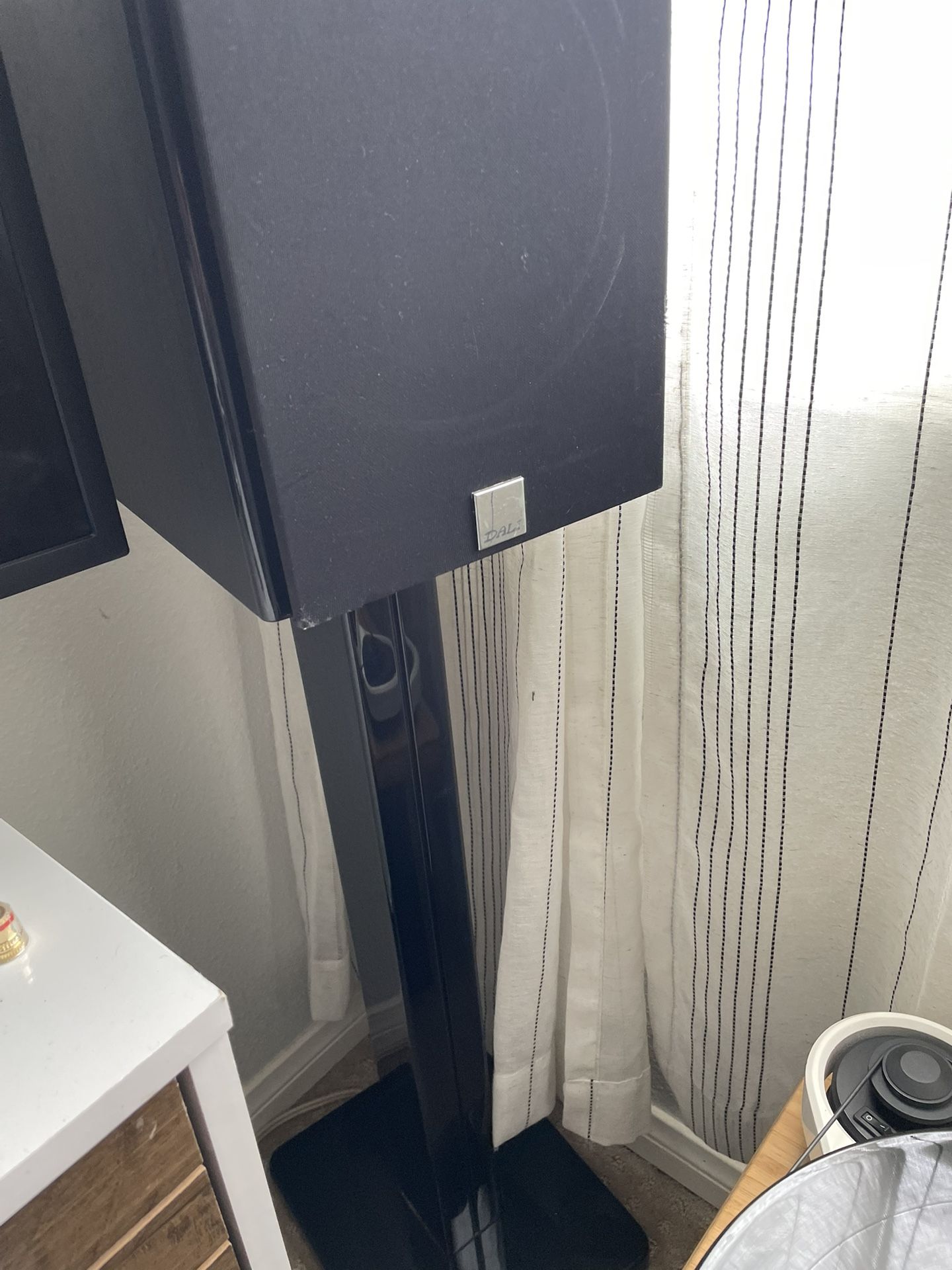 Dali Zensor Speakers With Project Stands