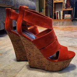 Size 6 1/2 Cute Easy To Walk In Wedged Heels! 