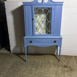ANTIQUE HUTCH