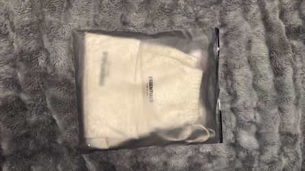 Light oat meal essentials shorts “Small”