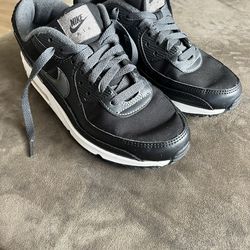 Nike Air Max 90 - IN NEW CONDITION ! Model DC9445-001