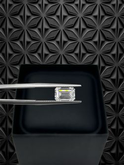 Emerald shape lab-grown Certified Diamond 💎