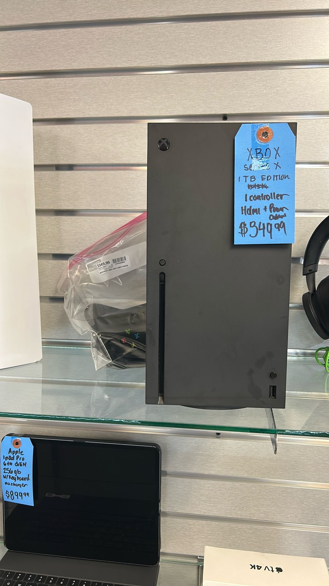 Xbox series X one terabyte one controller, HDMI and power cord fully reset