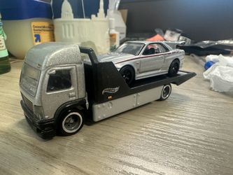 Hot Wheels team transport with Nissan Skyline GT-R