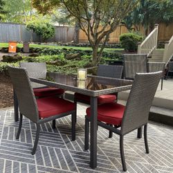 Out Door Dining Table In Excellent Condition 