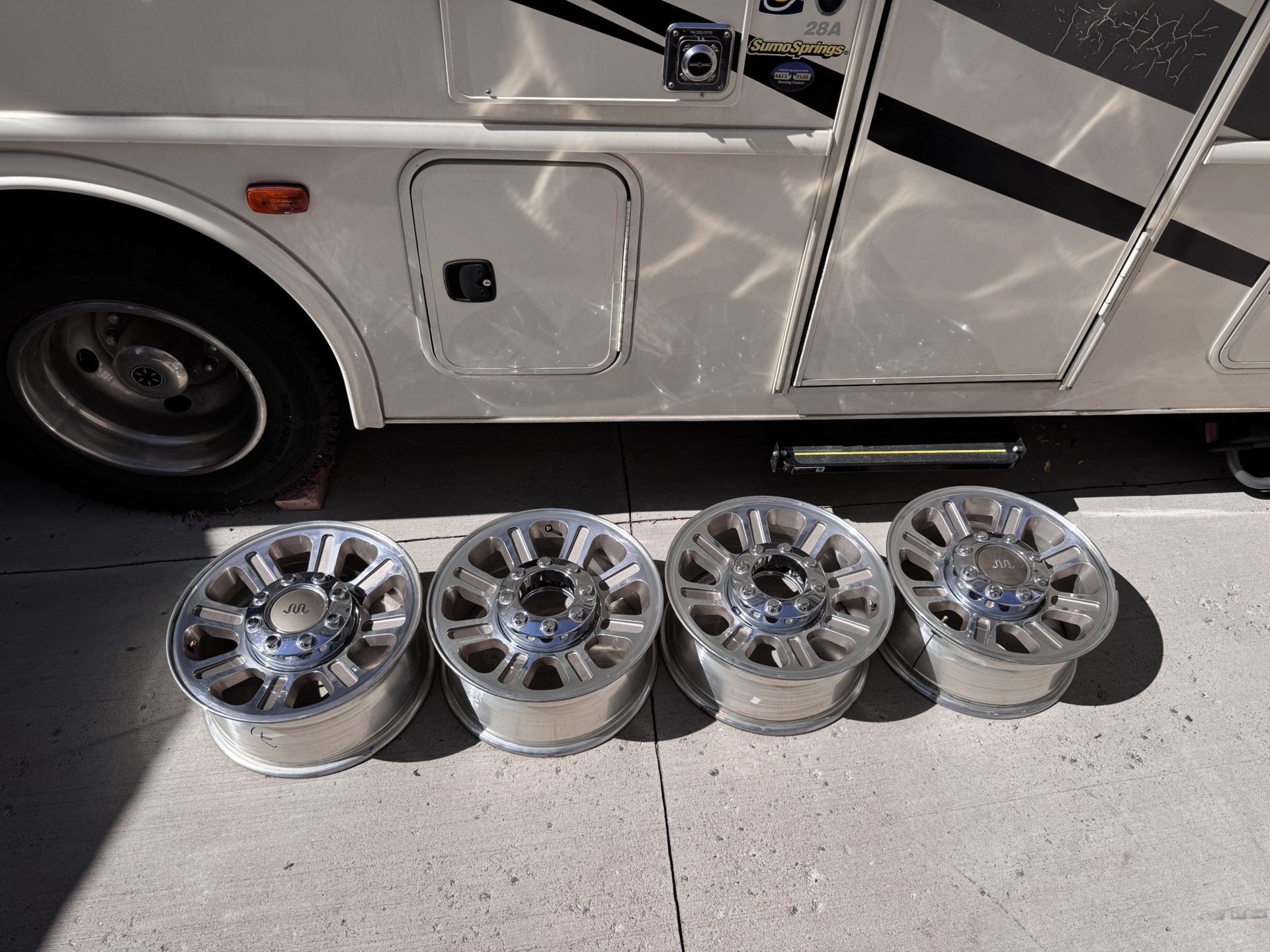 New Ford Superduty King Ranch 18” wheels 8x170