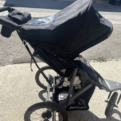 Joovy Zoom360 Ultralight Jogging Stroller for Sale in Fullerton, CA -  OfferUp