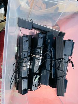 Lot of ( 13  ) monitor mounted speaker bar