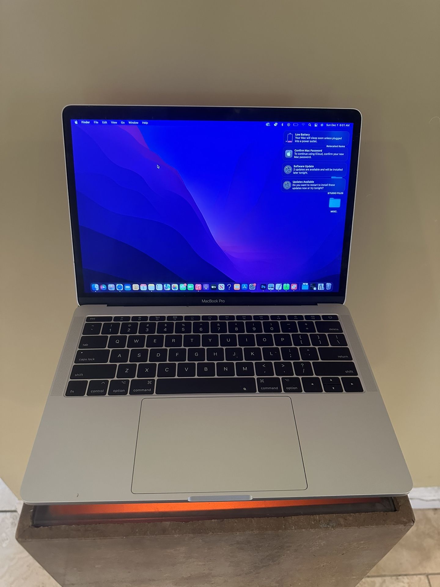 2017 Macbook Pro 13 Inch 2.3 i5 16GB 256GB storage charger included