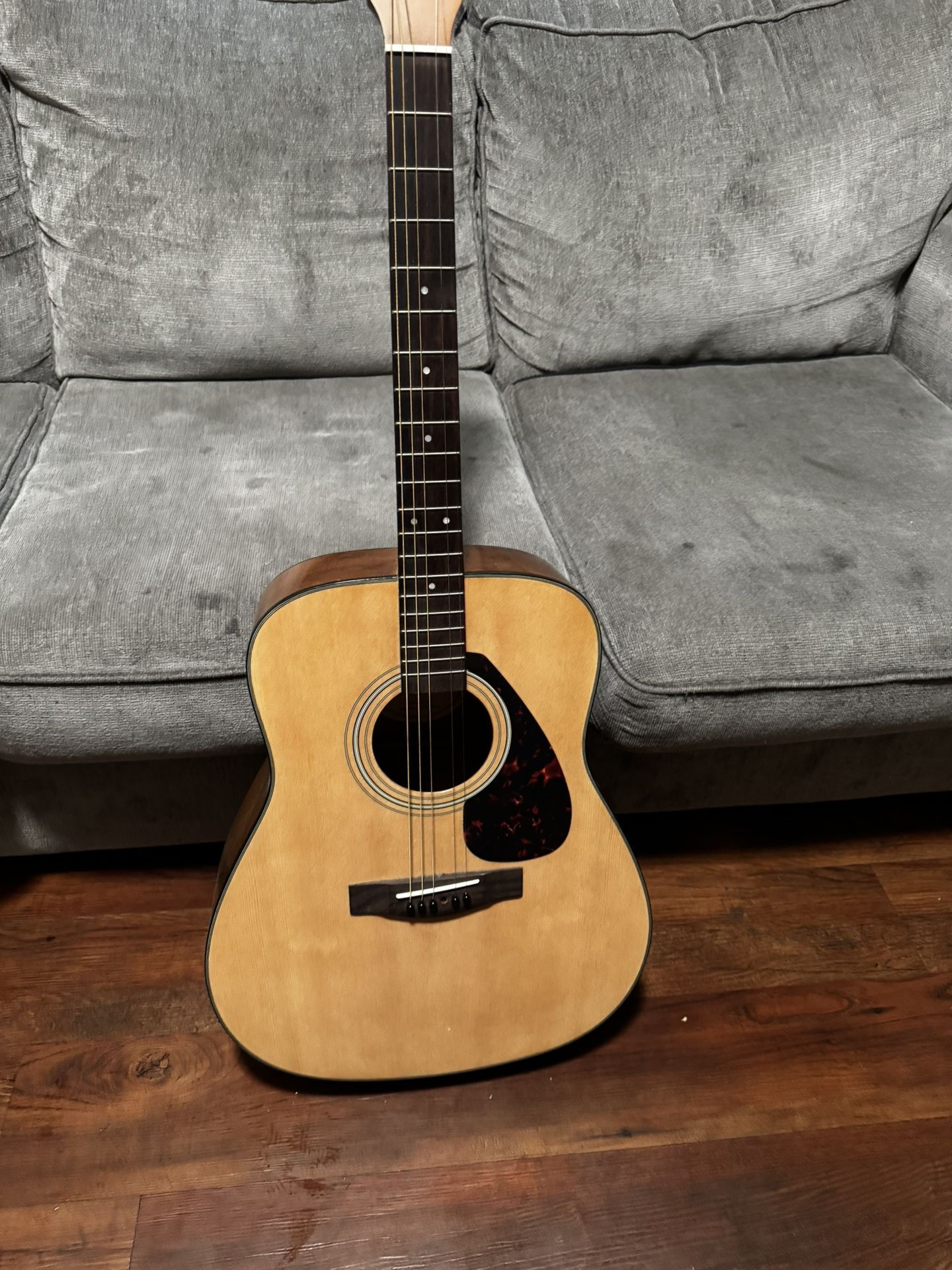 Yamaha Acoustic Guitar