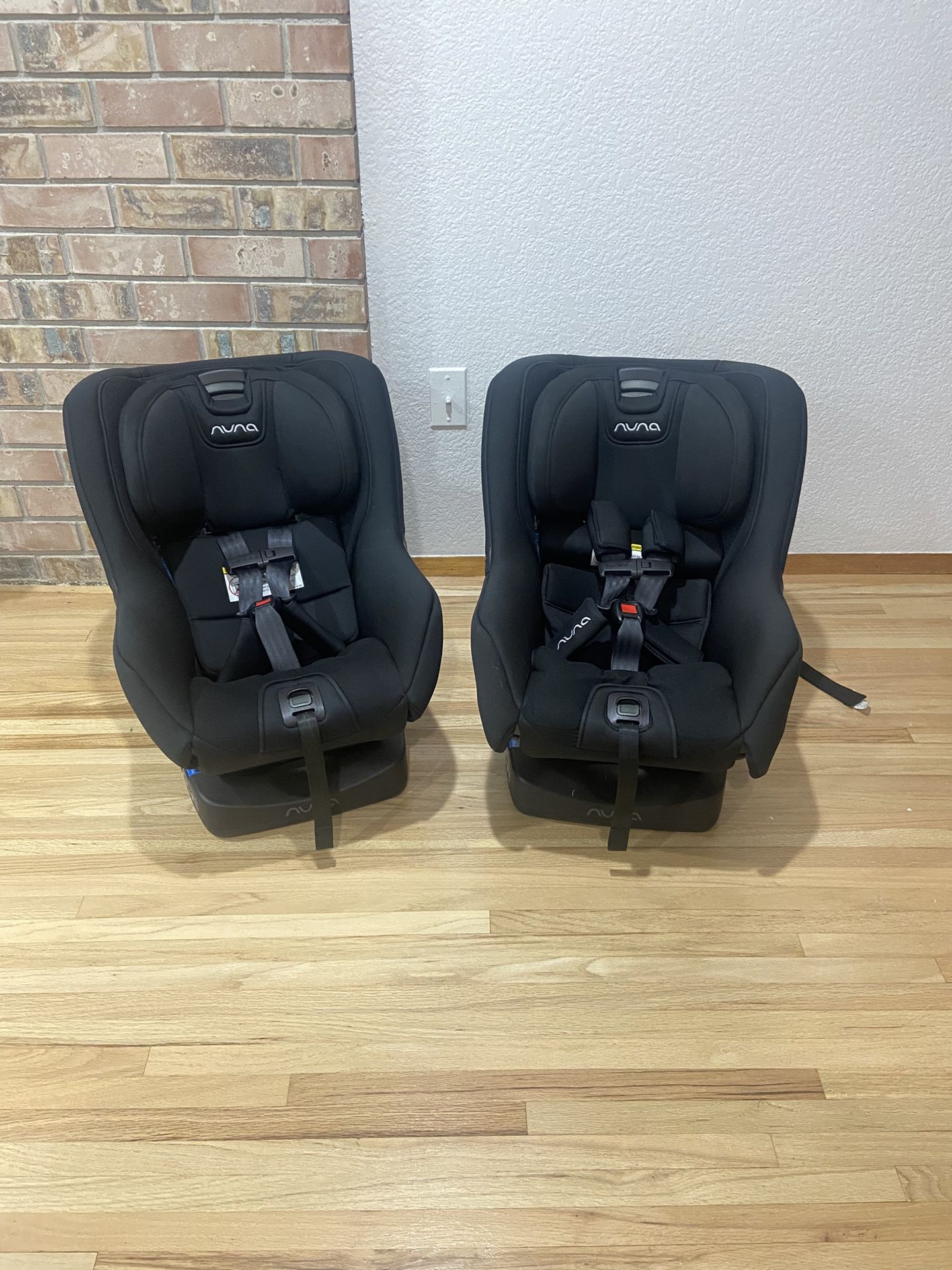 Nuna Rava Car Seats Black