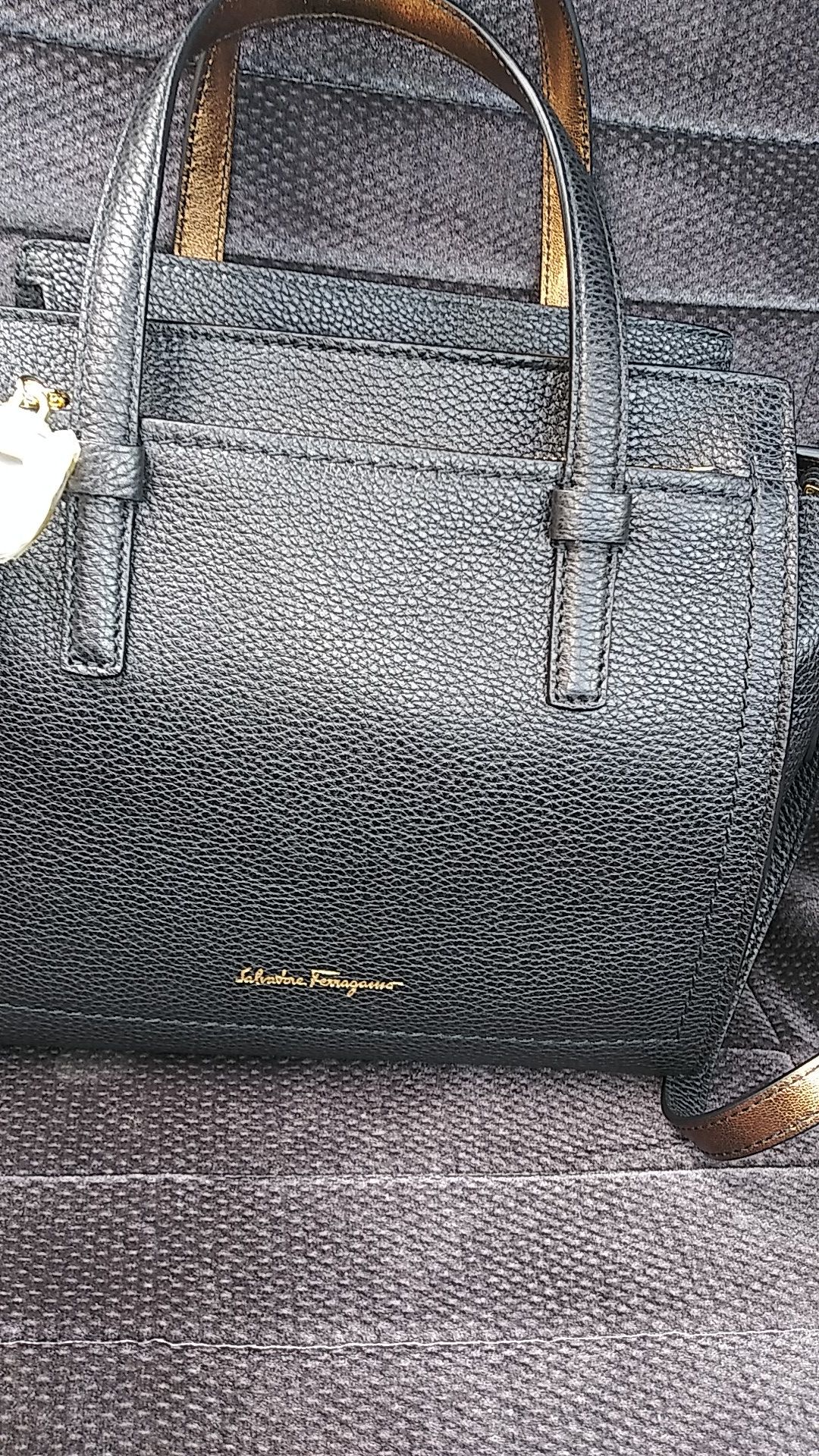 Vendo una Bolsa SALVADORE FERRAGAMO ORIGINAL.