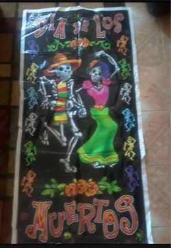 Decorations for your party. Huge Poster dia de los muertos puede usarlo para su puerta o mesa de dulces etc, stringers, skull centerpieces, letrero,,