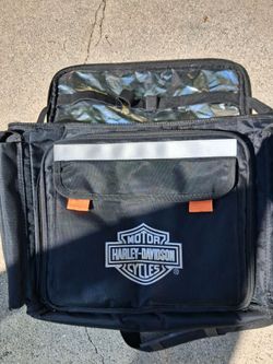 Harley Davidson cooler bag w/picnic set
