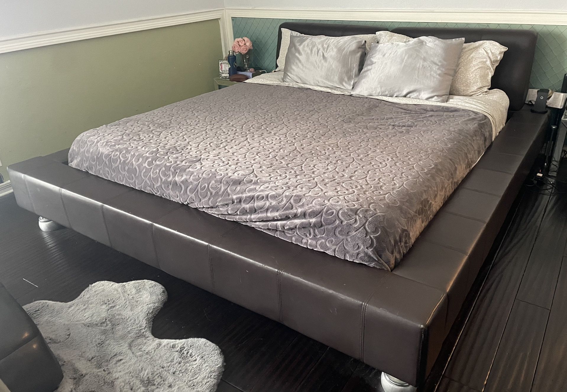 Z Gallerie Platform bed With Adjustable Headboard