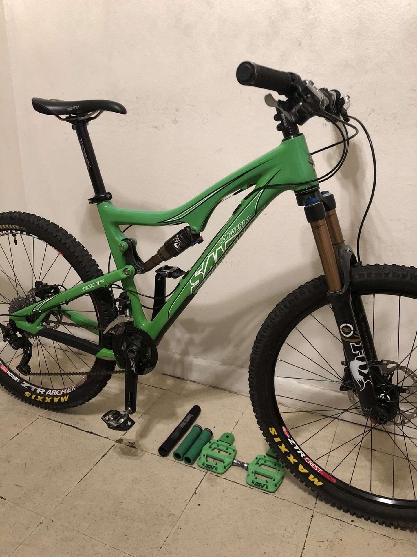 SANTA CRUZ BLUR LTC (CARBON BIKE)…
