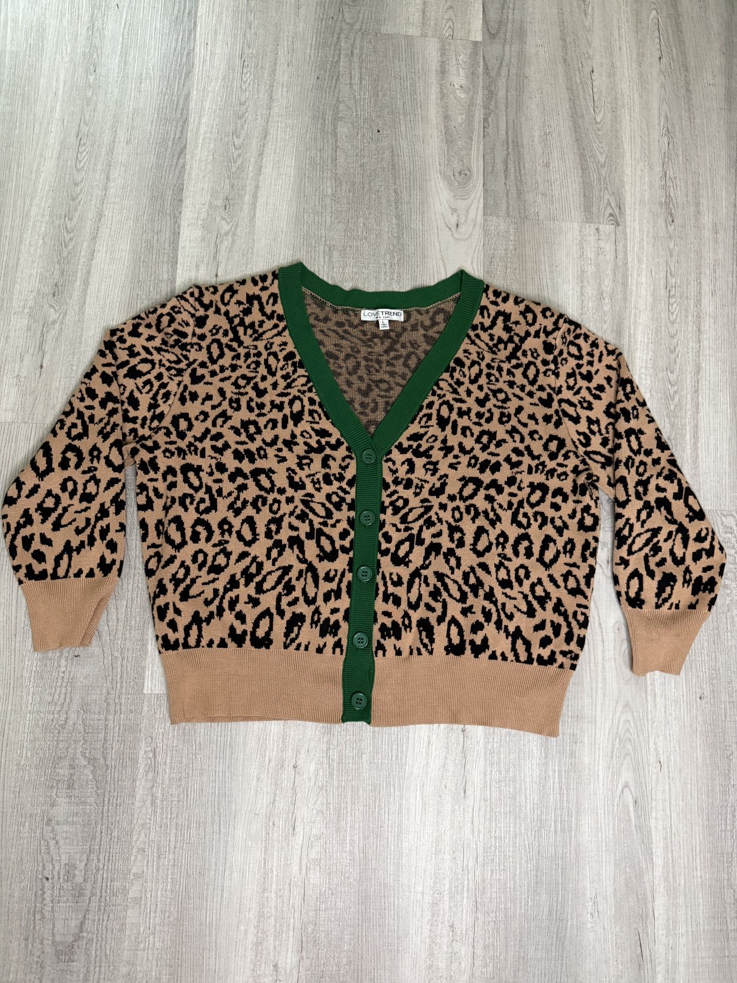 Love Trend New York cheetah print cardigan green trim neckline sz Large NWOT