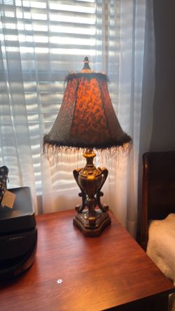 Decorative table lamp