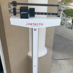 Detecto Physicians Scale- Model 3P7044 Used For $75 In Great Working Condition 
