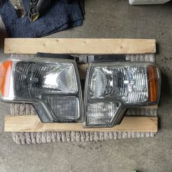 2010 F150 Platinum OEM Headlight assembly 
