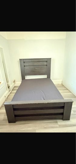 Ashley Furniture Brinxton Full Size Bed  + Base