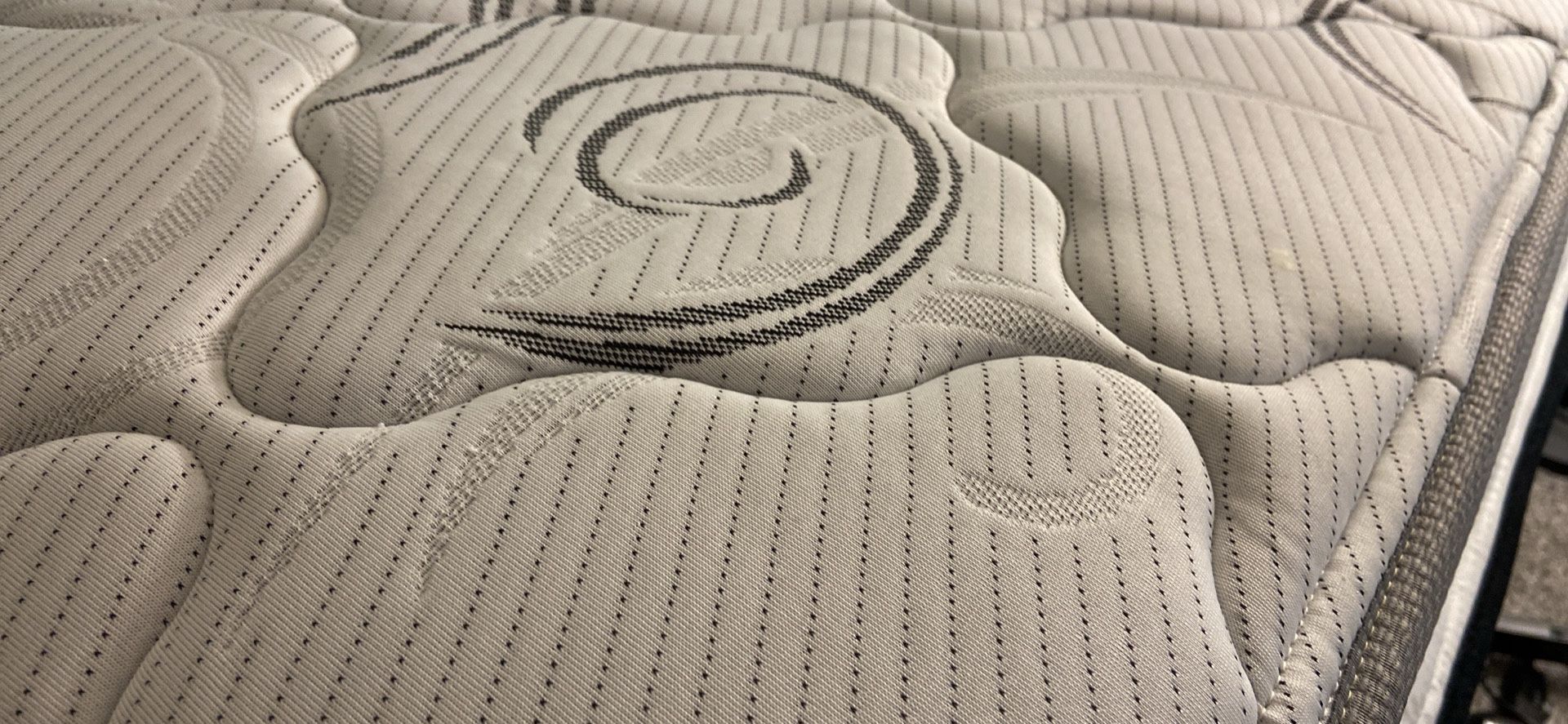 Full Matress Very Good Condition Comes With Cover