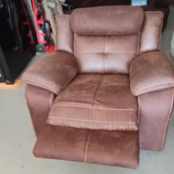 Comfy Large Recliner 
