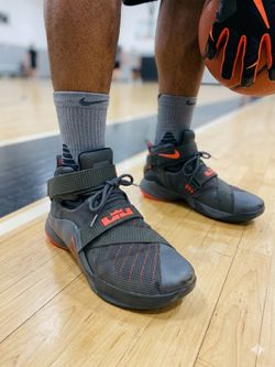 NIKE LeBron Soldier Basketball Sneakers Size 13