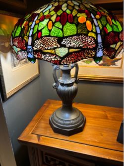 Tiffany-Style Stained Glass Table Lamp