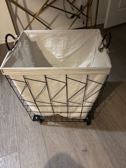 Laundry basket hamper