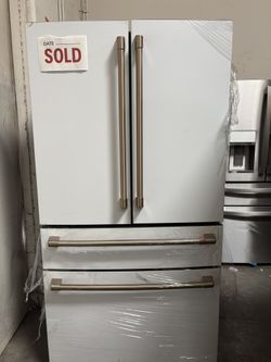CAFÉ™ 28.7 Cu. Ft. Smart 4-Door French Door Refrigerator