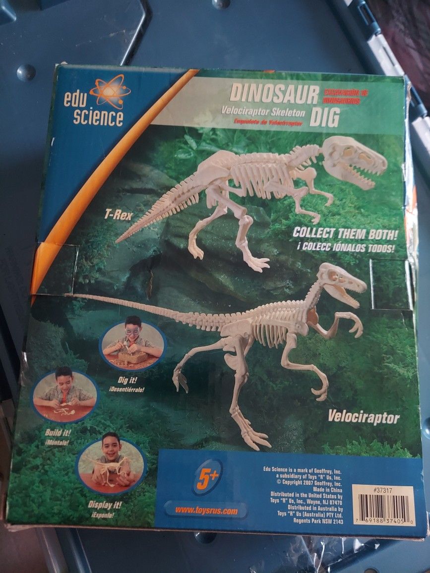 Edu Science Dinasaur Dig Kit Velociraptor Skeleton 