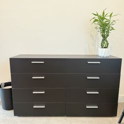 Sleek Black 6-Drawer Dresser – Modern, Spacious & Great Condition 