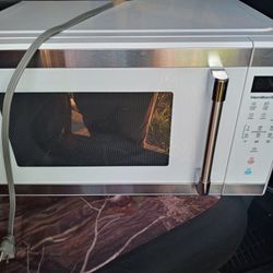Hamilton Beach 1000 Watt Microwave Practically New