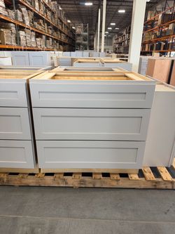 Drawer base cabinet