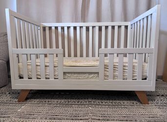 Childcraft Soho 3-in-1 Convertible Crib