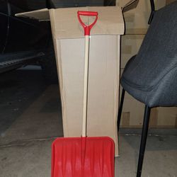 30" Wood Handle Plastic Snow Shovel 