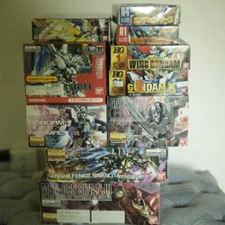 Collection of Built/Unfinished Gundam Model Kit