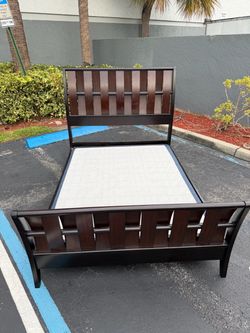 Beautiful full size bed frame dark wood cherry sleigh