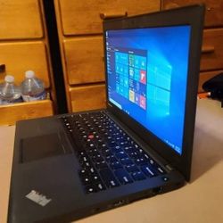 Excelente Laptop Marca Lenovo De 13 Pulgadas Con Procesador Intel Core i5 Con Programas